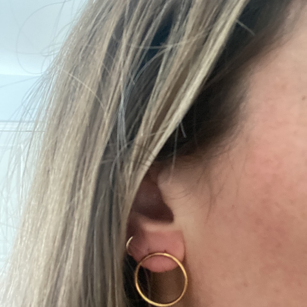 Kara Yoo earrings - Picture 3 of 4